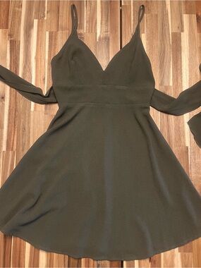 Boutique Women’s Olive Green V-Neck Back Spaghetti Strap Dress